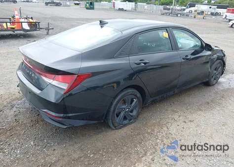 2023 Hyundai Elantra Sel z USA, uszkodzony, nr VIN KMHLM4AG2PU539738